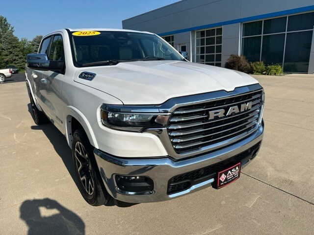 2025 Ram 1500 Laramie photo 4