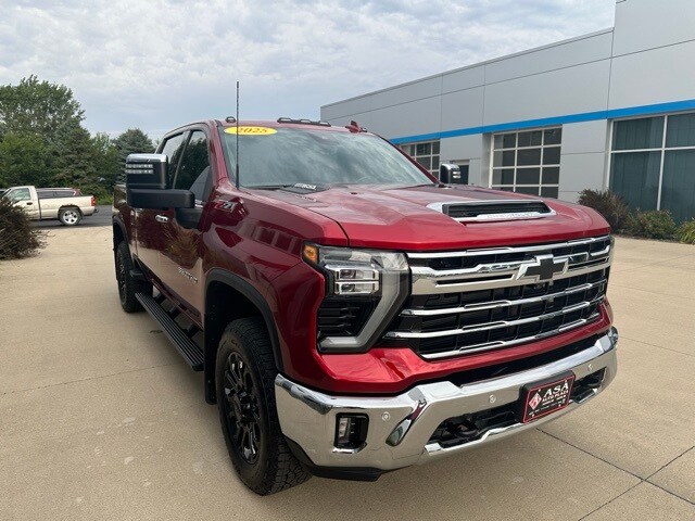 2025 Chevrolet Silverado 3500HD LTZ photo 4