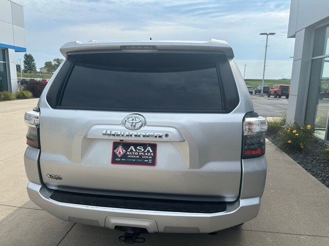 2015 Toyota 4Runner SR5 photo 4