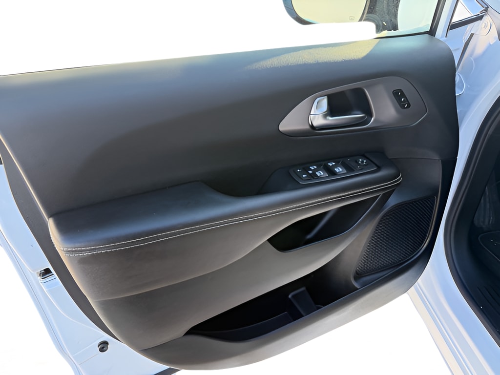 2026 Chrysler Pacifica Select - Photo 14
