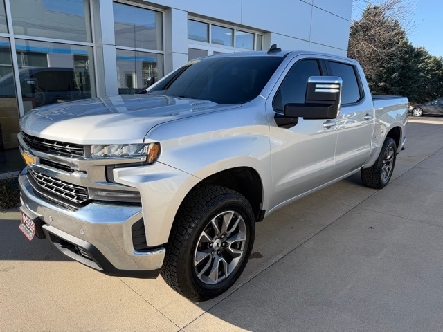 Used 2020 Chevrolet Silverado 1500 LT with VIN 3GCUYDETXLG384843 for sale in Jackson, Minnesota