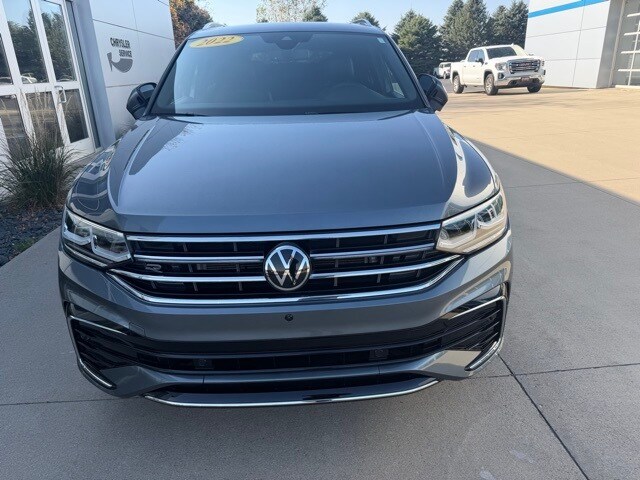 2022 Volkswagen Tiguan SEL Premium R-Line photo 2
