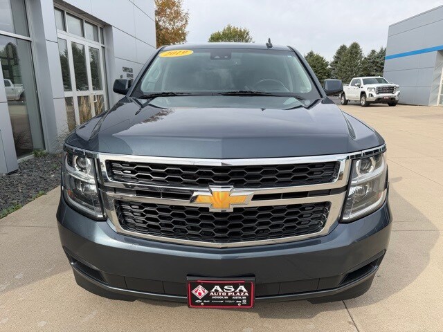 2019 Chevrolet Tahoe LT photo 2