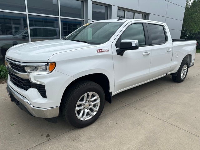 Used 2022 Chevrolet Silverado 1500 LT with VIN 1GCUDDED0NZ504513 for sale in Jackson, Minnesota
