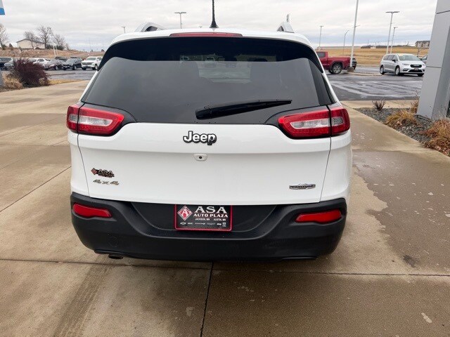 2016 Jeep Cherokee Latitude photo 3