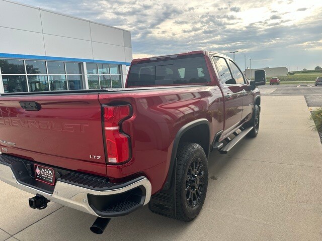 2025 Chevrolet Silverado 3500HD LTZ photo 3