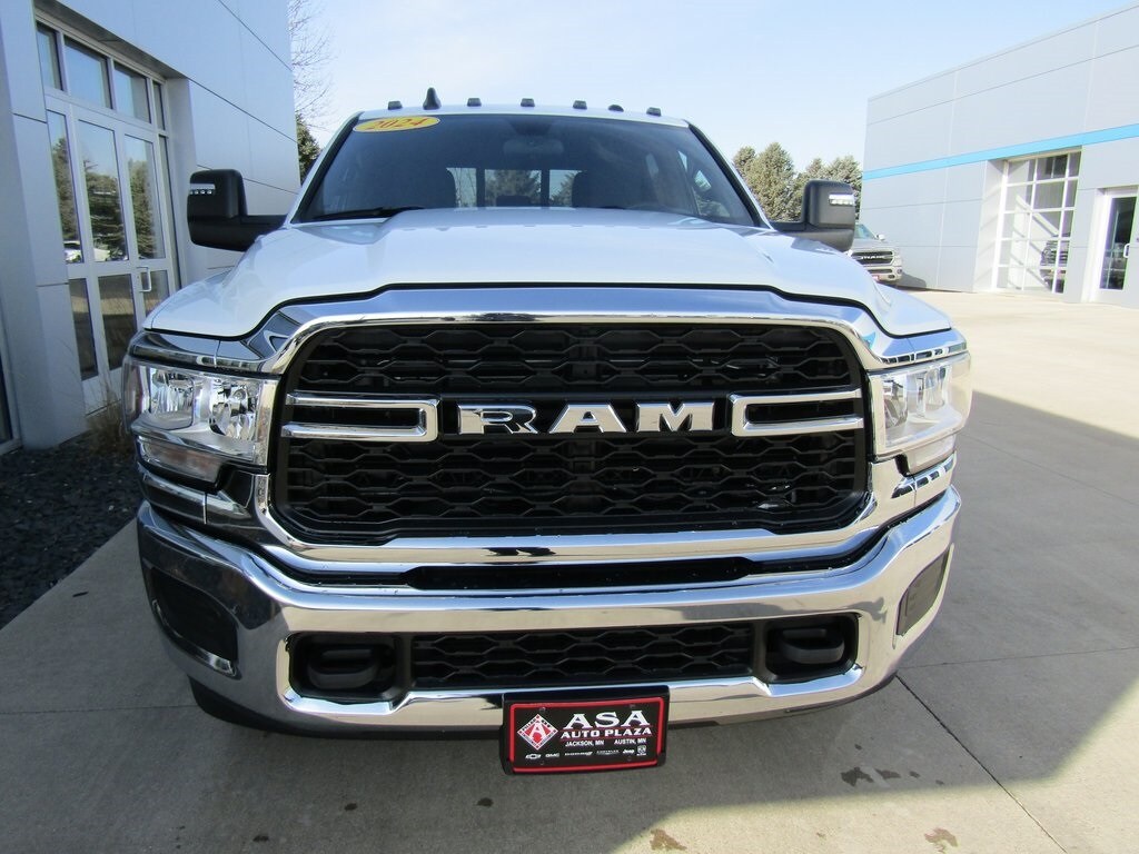 2024 Ram 2500 Tradesman photo 3