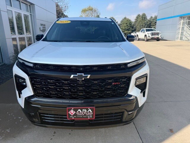 2025 Chevrolet Traverse RS photo 3