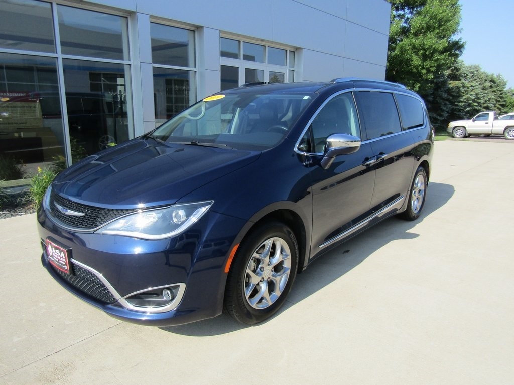 Used 2019 Chrysler Pacifica Limited with VIN 2C4RC1GG5KR552108 for sale in Jackson, Minnesota