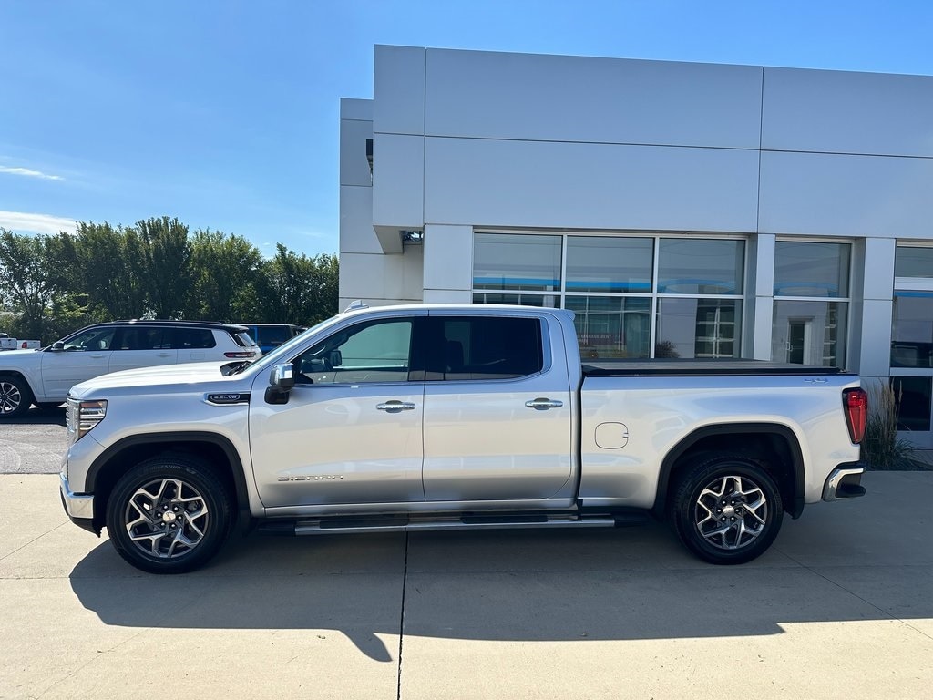 Used 2022 GMC Sierra 1500 SLT with VIN 3GTUUDED7NG597627 for sale in Jackson, Minnesota