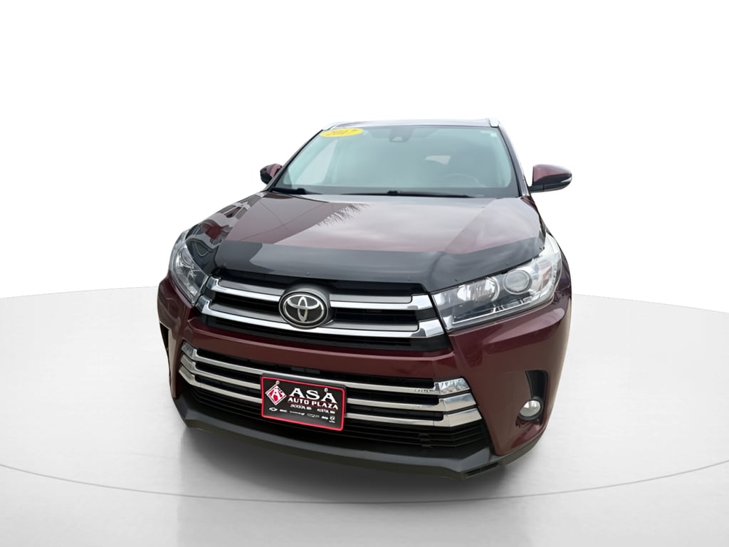 Used 2017 Toyota Highlander XLE with VIN 5TDJZRFH4HS468267 for sale in Jackson, Minnesota