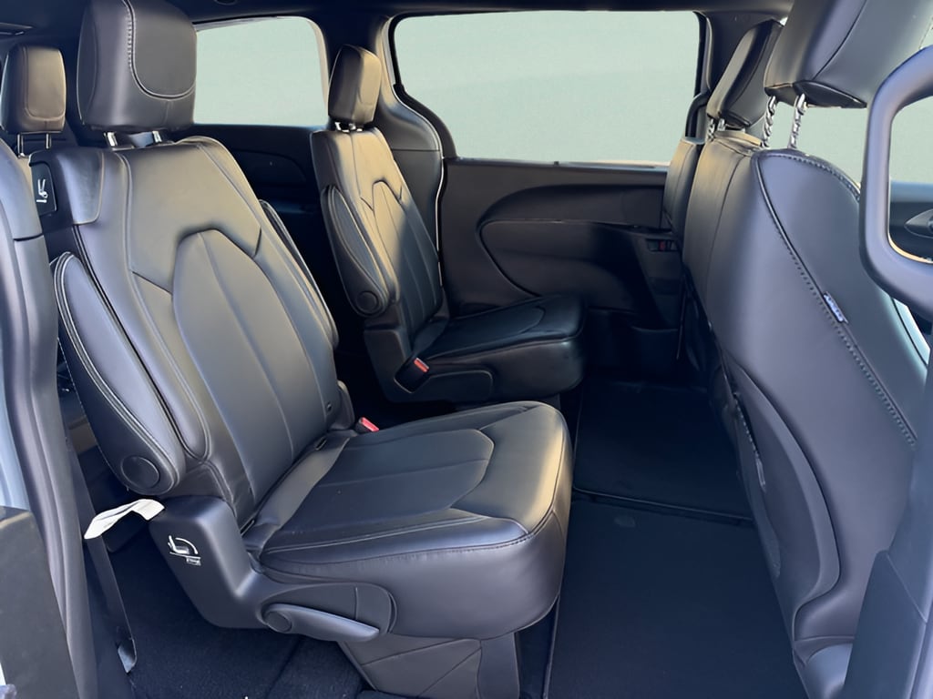 2026 Chrysler Pacifica Select - Photo 11
