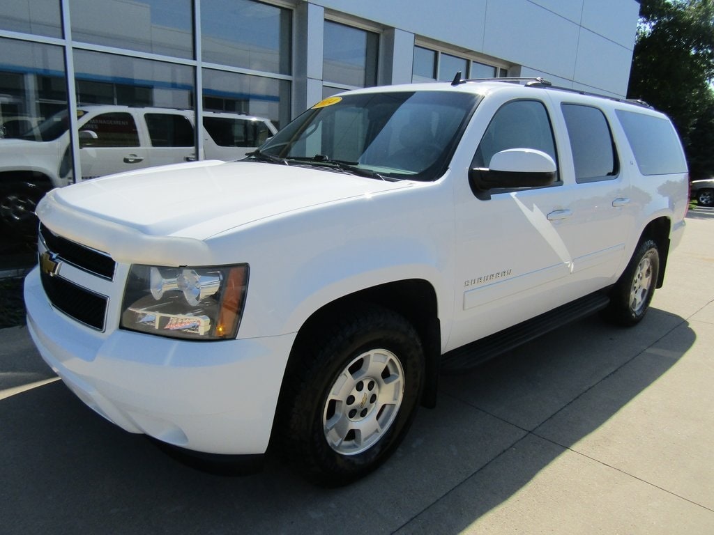 Used 2014 Chevrolet Suburban LT with VIN 1GNSKJE7XER156586 for sale in Jackson, Minnesota