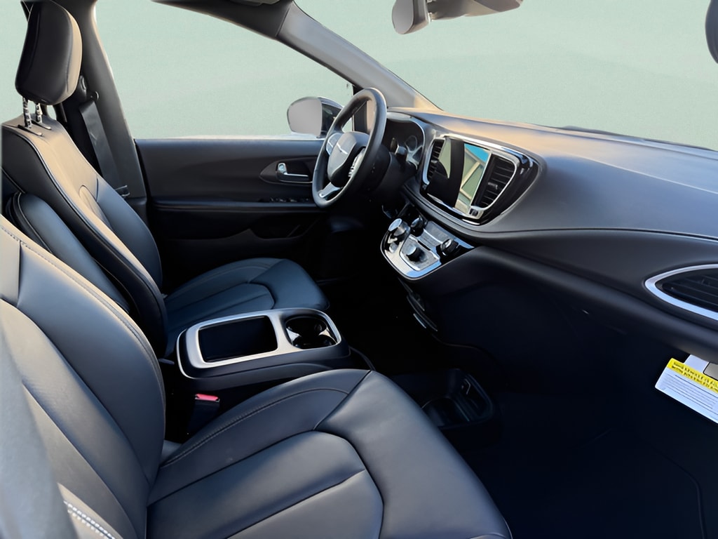 2026 Chrysler Pacifica Select - Photo 12