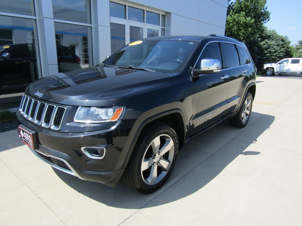 Used 2014 Jeep Grand Cherokee Limited with VIN 1C4RJFBG3EC226573 for sale in Austin, MN