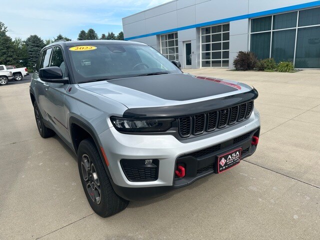 2022 Jeep Grand Cherokee Trailhawk photo 2