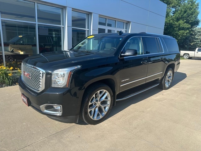 Used 2017 GMC Yukon XL Denali with VIN 1GKS2HKJXHR128362 for sale in Jackson, Minnesota