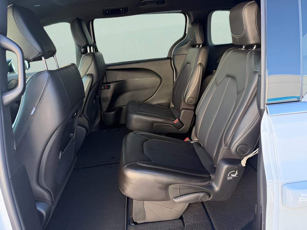 2026 Chrysler Pacifica Select - Photo 15