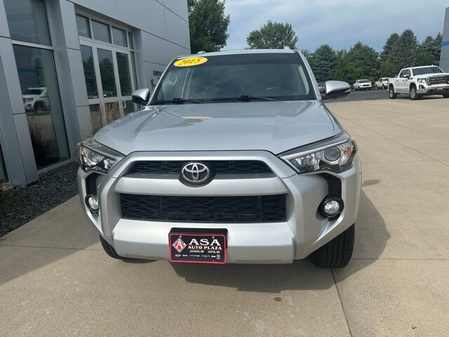 2015 Toyota 4Runner SR5 photo 3