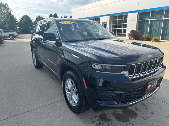 2025 Jeep Grand Cherokee Laredo photo 4