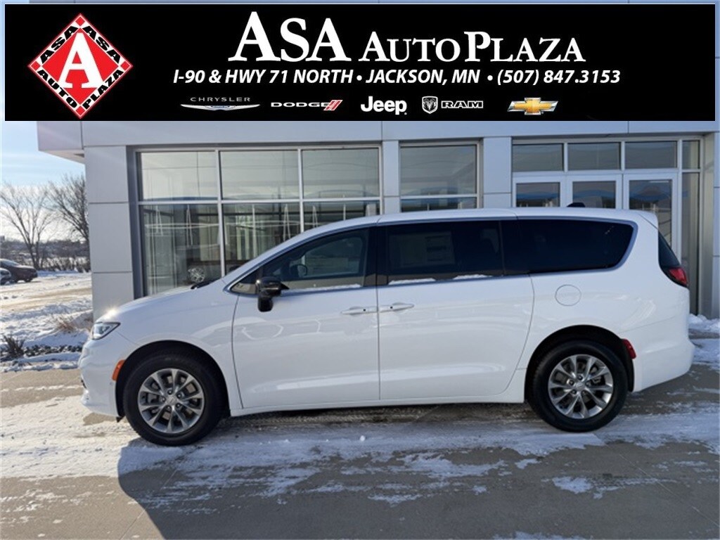 2026 Chrysler Pacifica Select's photo