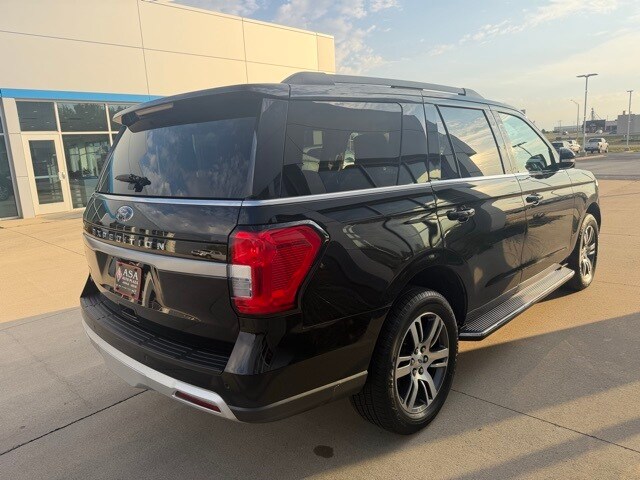 2022 Ford Expedition XLT photo 3