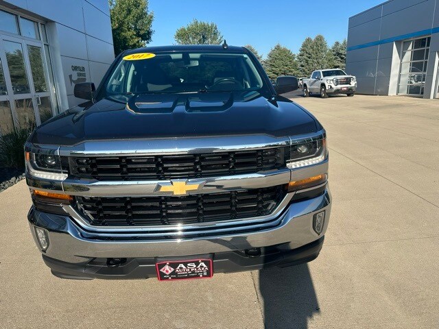 2017 Chevrolet Silverado 1500 photo 3