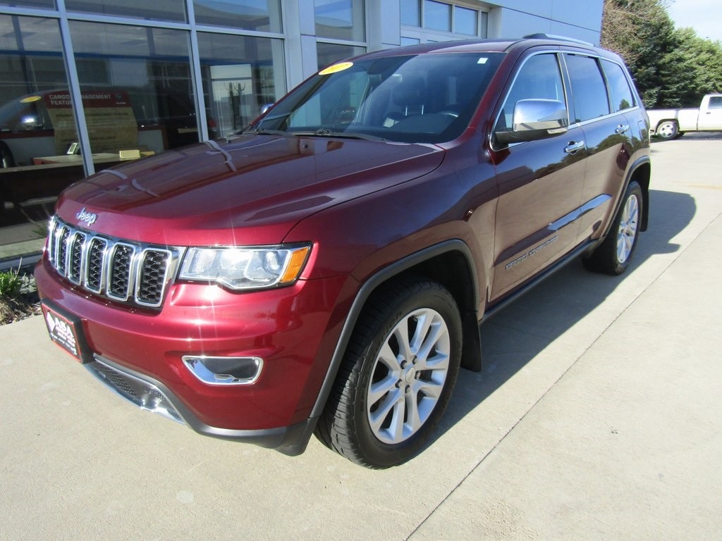 Used 2017 Jeep Grand Cherokee Limited with VIN 1C4RJFBG5HC670137 for sale in Jackson, Minnesota