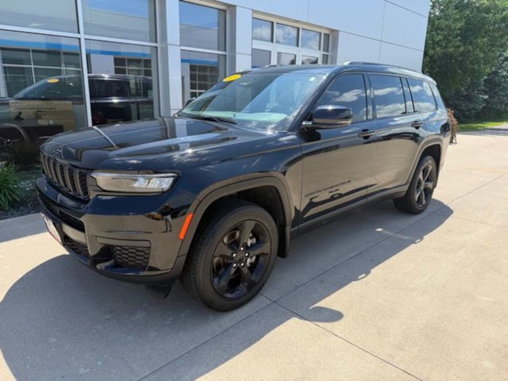 Used 2023 Jeep Grand Cherokee L Laredo SUV