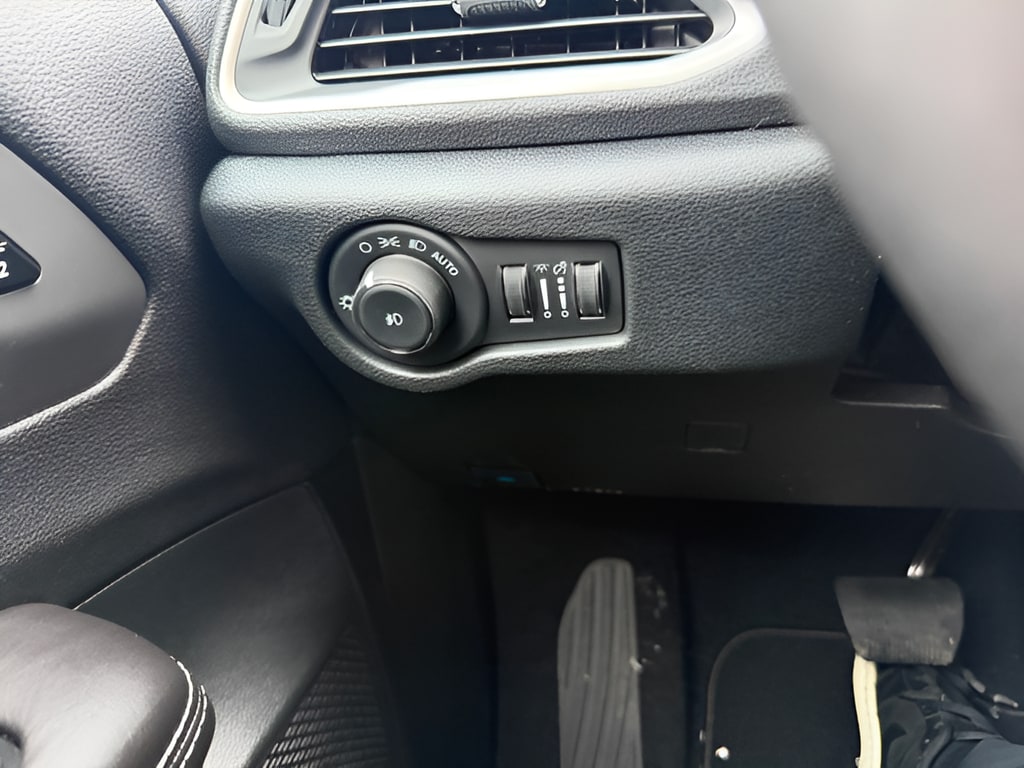 2026 Chrysler Pacifica Select - Photo 24
