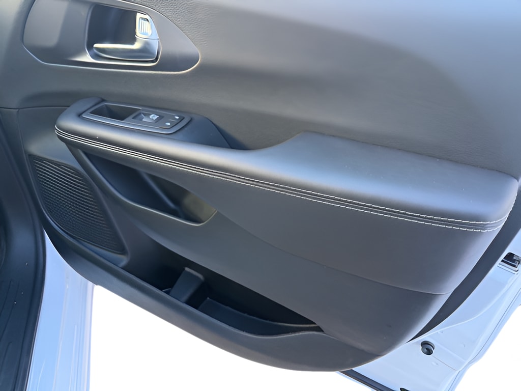 2026 Chrysler Pacifica Select - Photo 8