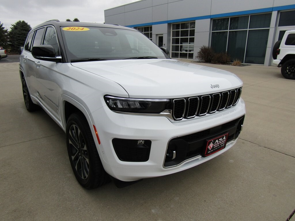 2024 Jeep Grand Cherokee Overland photo 4