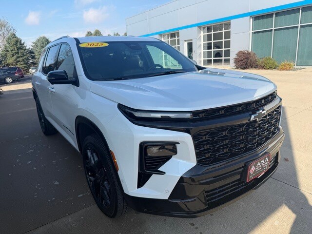 2025 Chevrolet Traverse RS photo 4