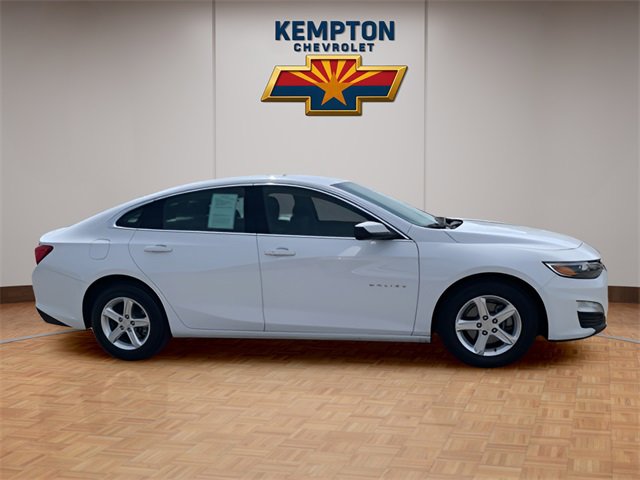 2024 Chevrolet Malibu 1LT photo 2
