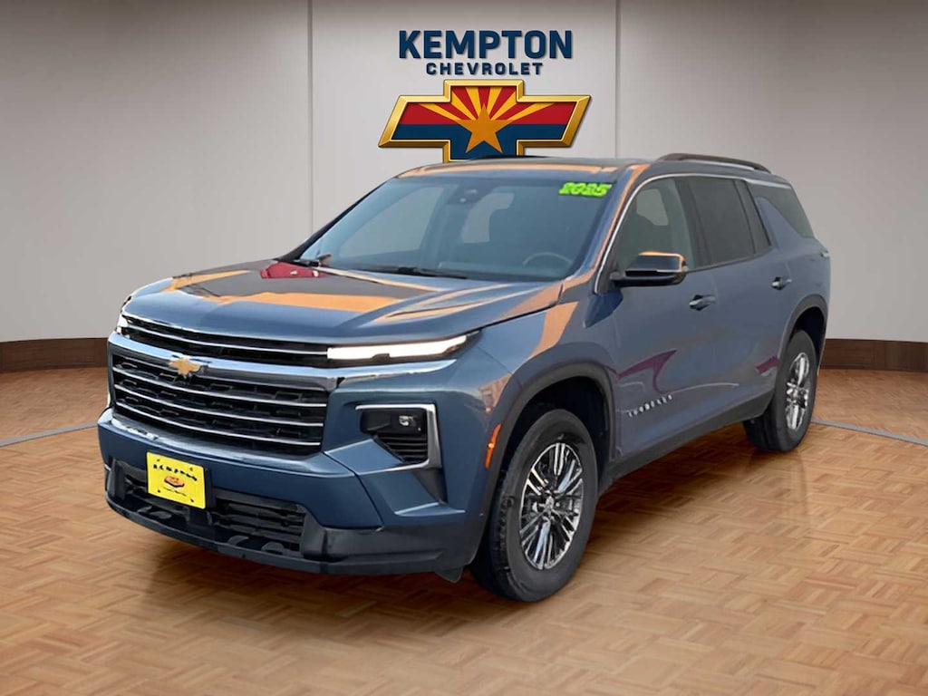 Used 2025 Chevrolet Traverse LT SUV