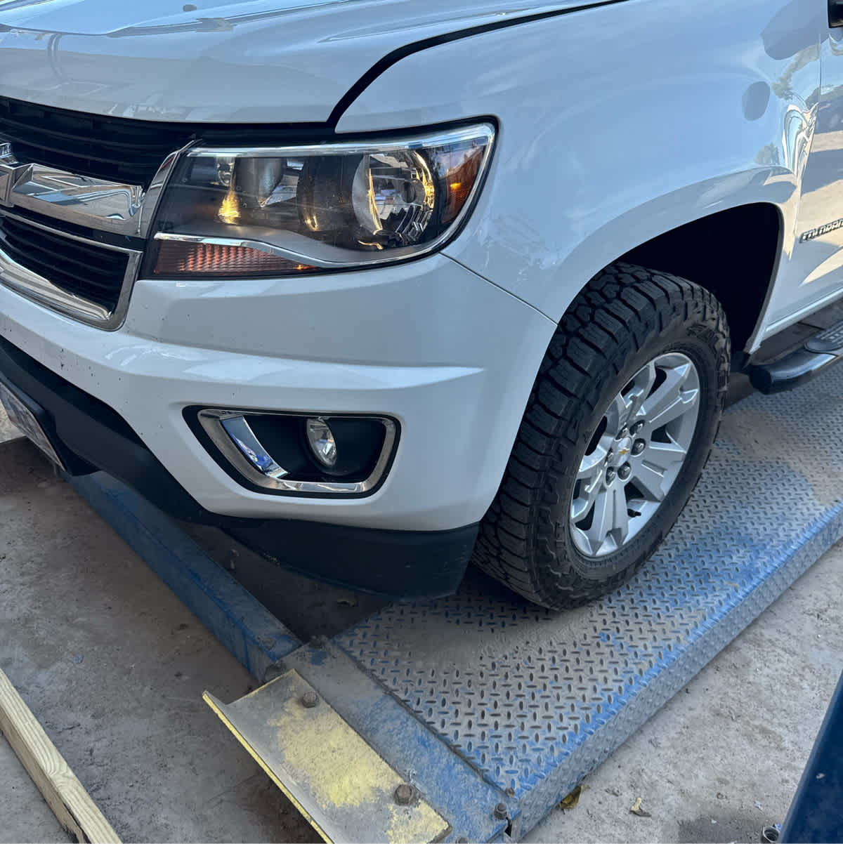 2015 Chevrolet Colorado LT photo 2