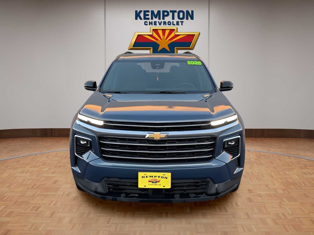 Used 2025 Chevrolet Traverse LT SUV