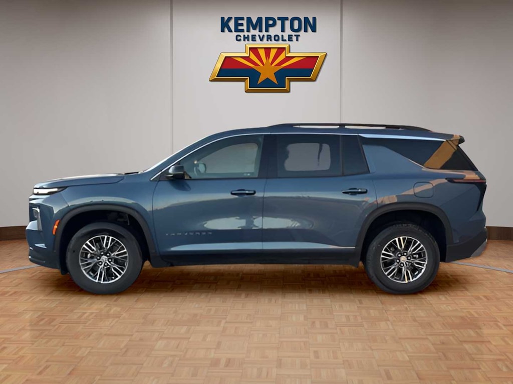 Used 2025 Chevrolet Traverse LT SUV