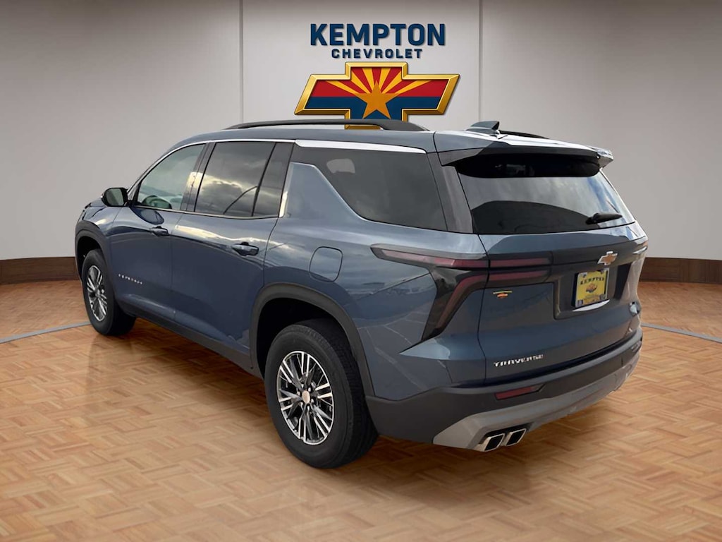 Used 2025 Chevrolet Traverse LT SUV