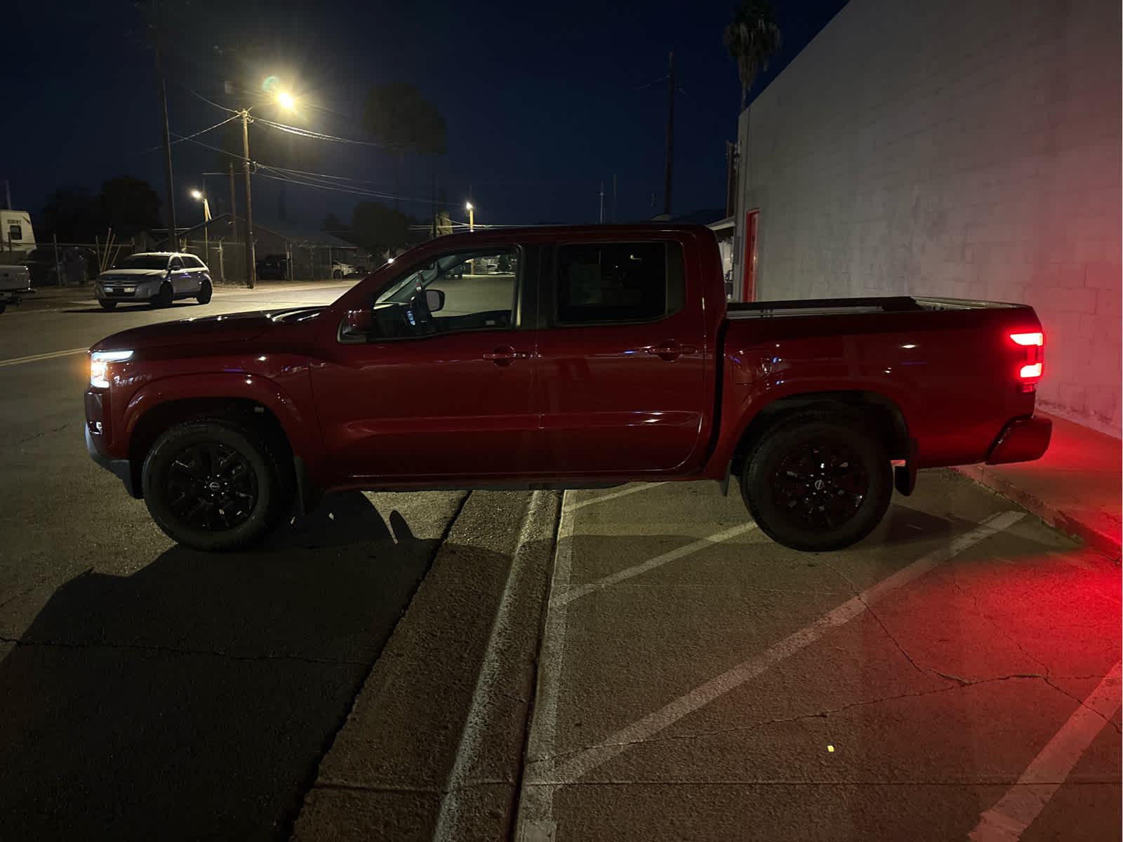 2024 Nissan Frontier SL photo 3