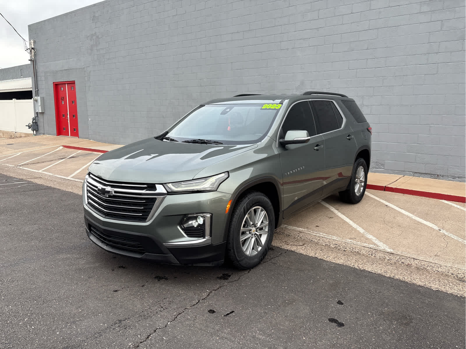 2023 Chevrolet Traverse Cloth photo 2