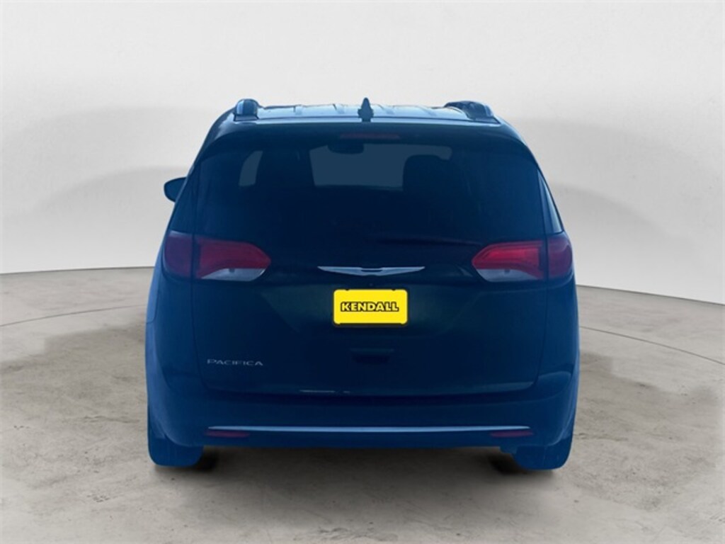 Used 2018 Chrysler Pacifica Touring L Minivan/Van