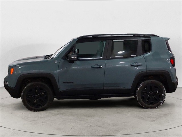 2017 Jeep Renegade Trailhawk photo 2