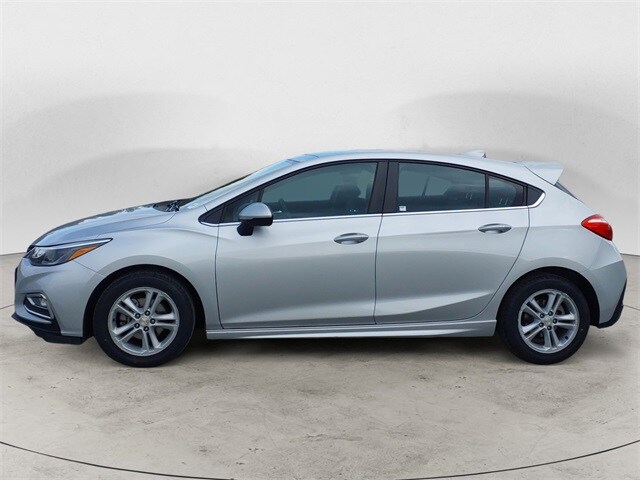 2017 Chevrolet Cruze LT photo 2