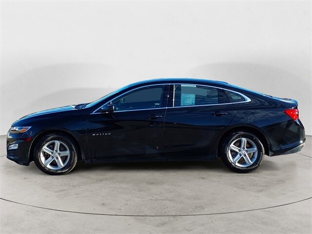 2024 Chevrolet Malibu 1LT photo 2
