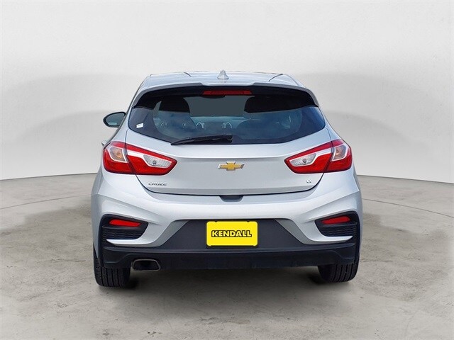 2017 Chevrolet Cruze LT photo 4