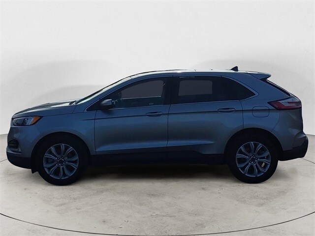 2024 Ford Edge Titanium photo 2