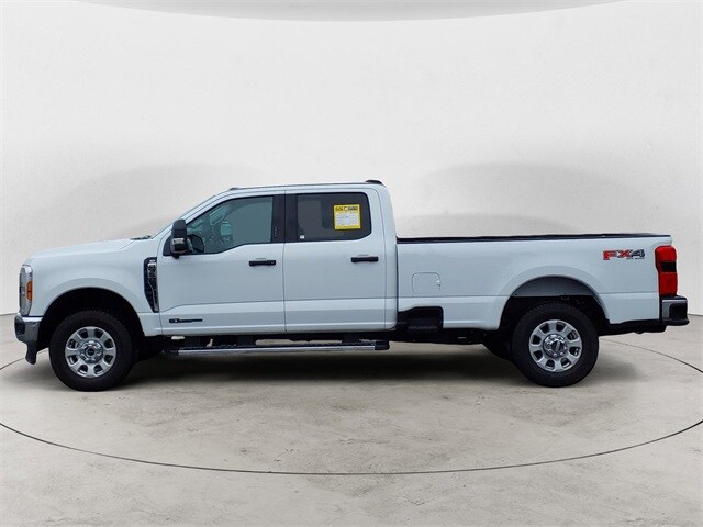 2024 Ford F-350 photo 2