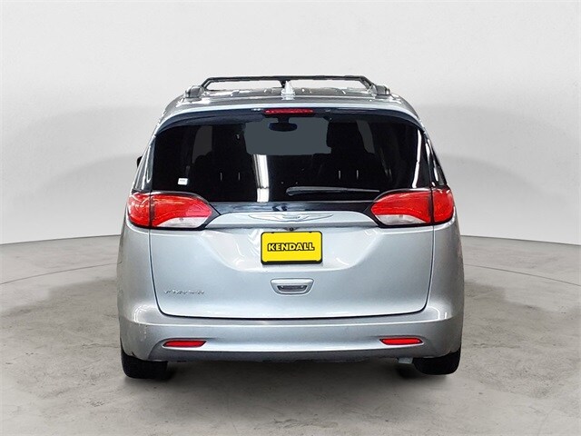 2020 Chrysler Voyager LXi photo 4