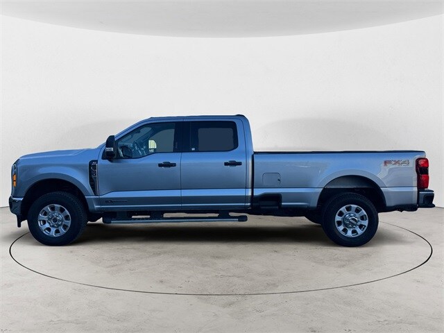 2024 Ford F-350 photo 2